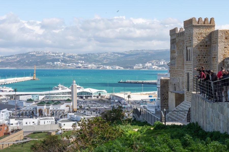 Ap 2Ch City Centre Parking En Face Hilton A Cote Du Plage Tanger Kültér fotó